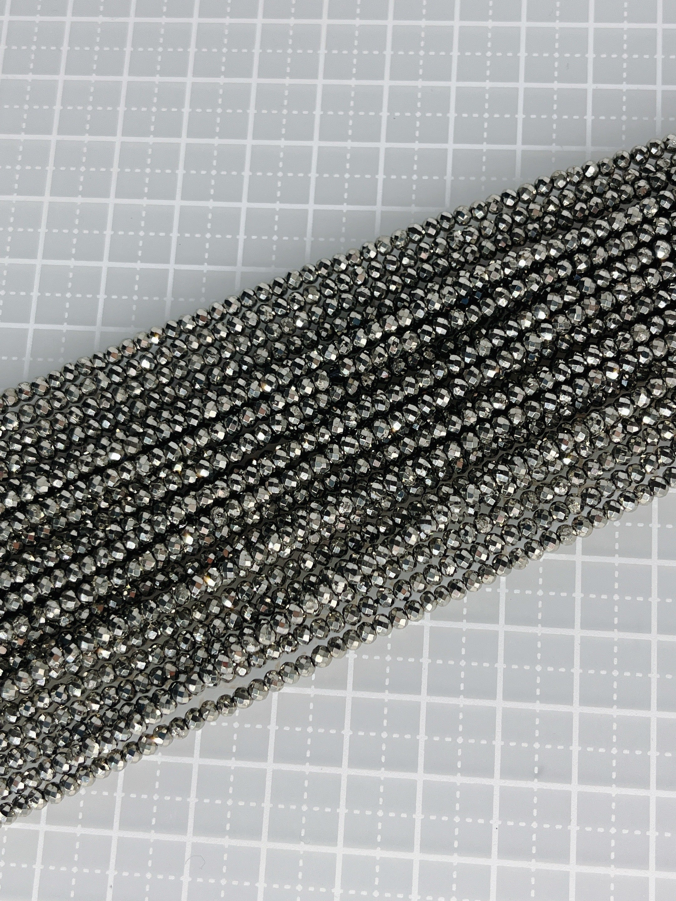 小粒ビーズ – MIKI BEADS